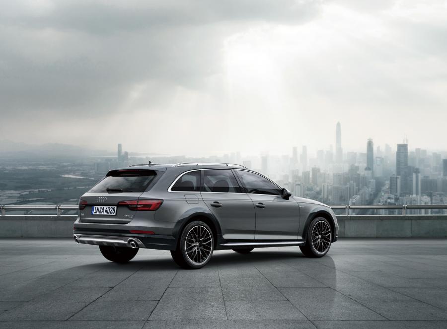  Audi A4 Allroad 2.0 TFSI Quattro Absolute 2018 года  (JP) (фото 2 из 6)